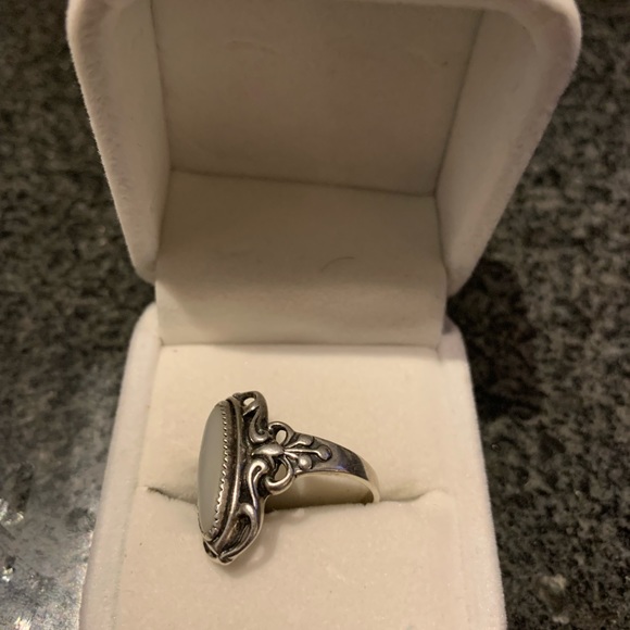 Sterling ring with opal stone. - Picture 2 of 4